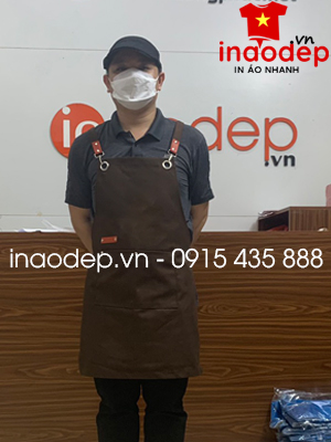 In tạp dề dáng dài màu nâu
