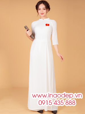 In Áo dài trắng In hình lá cờ đỏ và lá cờ Đảng