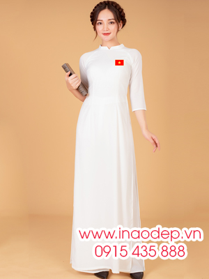 In Áo dài trắng In hình lá cờ đỏ sao vàng trên ngực trái