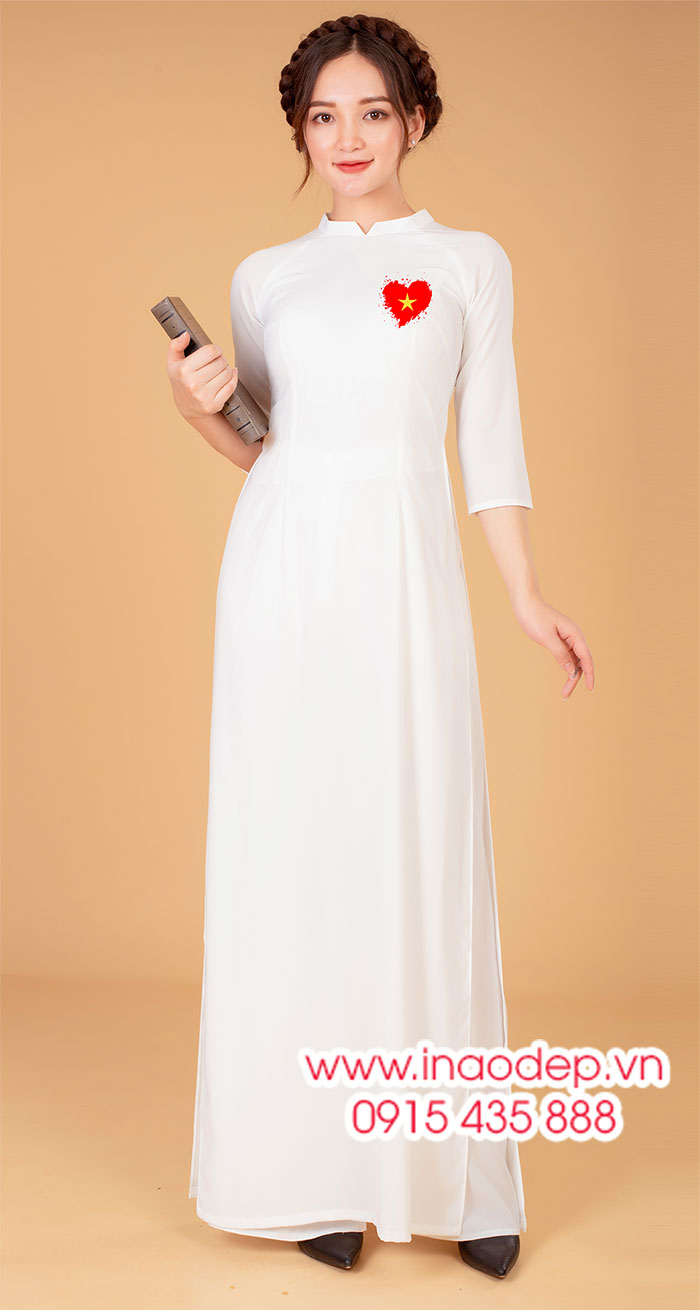 In Áo dài trắng In ngôi sao vàng trên nền hình trái tim | Ao dai co do sao vang