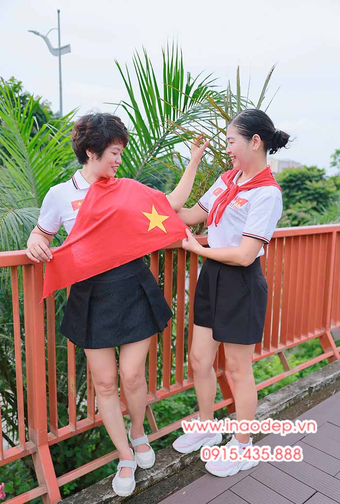 In Áo phông màu trắng In lá cờ Việt Nam cùng với khăn quàng đỏ sao vàng | In ao co do sao vang