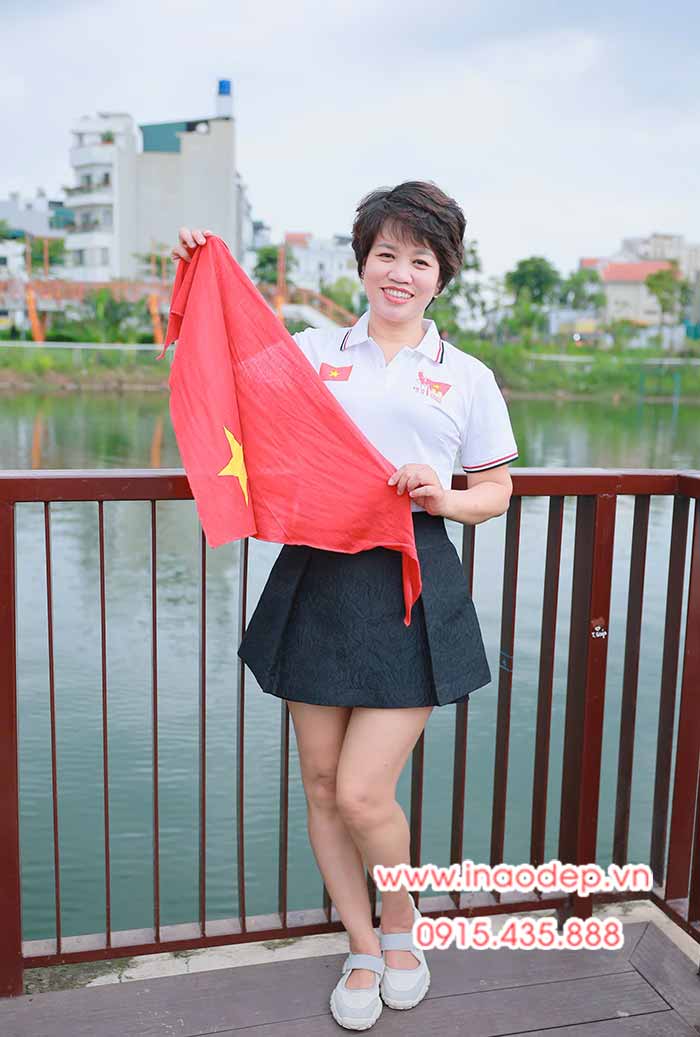 In Áo phông màu trắng In lá cờ Việt Nam cùng với khăn quàng đỏ sao vàng | In ao co do sao vang