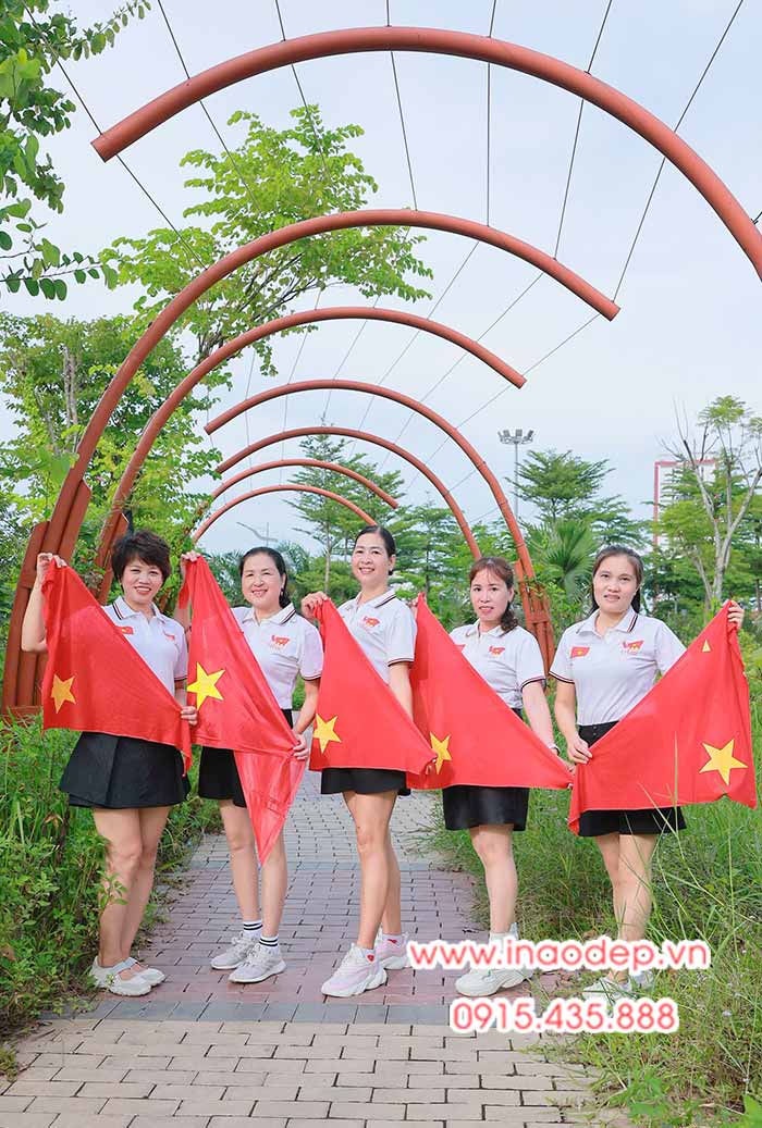 In Áo phông màu trắng In lá cờ Việt Nam cùng với khăn quàng đỏ sao vàng | In ao co do sao vang